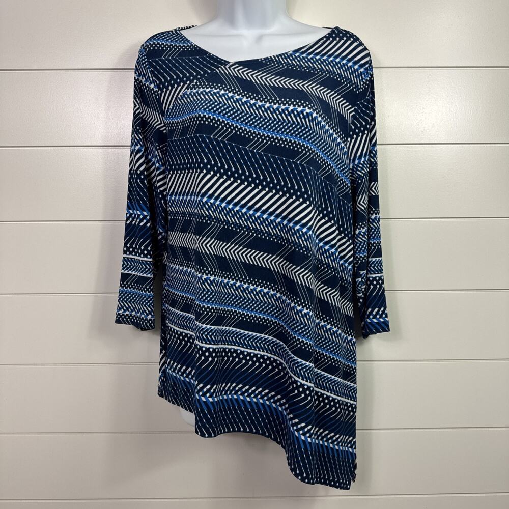 Chico's Travelers Asymmetrical Hem 3/4 Sleeve Blouse Blue Pattern sz 1 / Medium